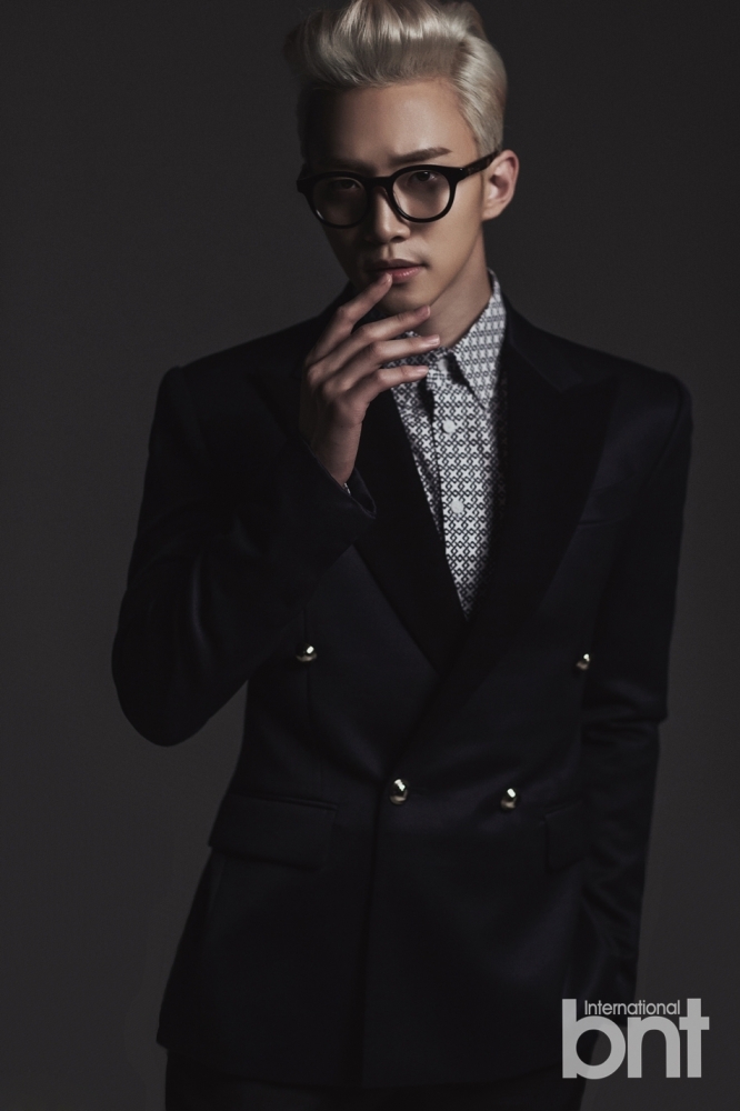 点击大图看下一张：韩国型男李俊昊绅士品格时尚写真