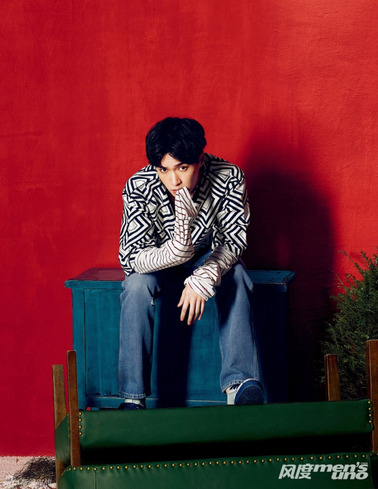 点击大图看下一张:小绵羊张艺兴登杂志封面展型男魅力