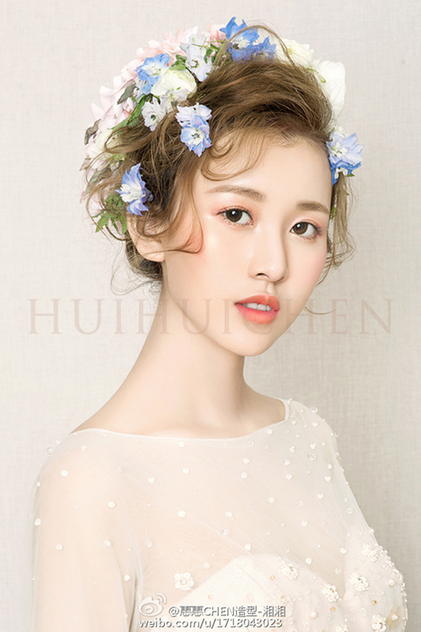 点击大图看下一张:甜美梦幻新娘妆