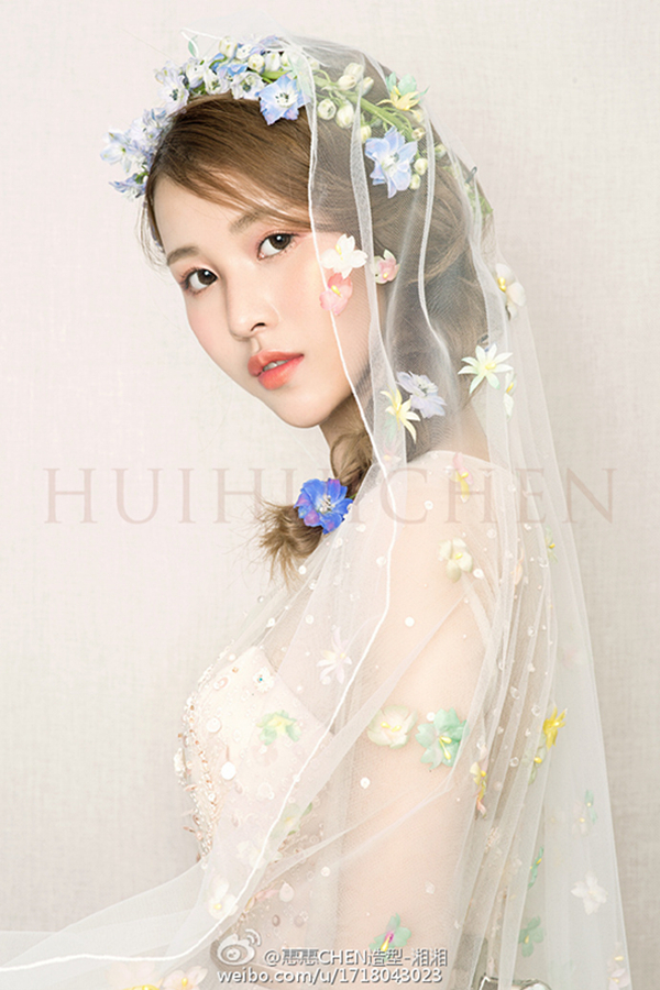 点击大图看下一张:甜美梦幻新娘妆
