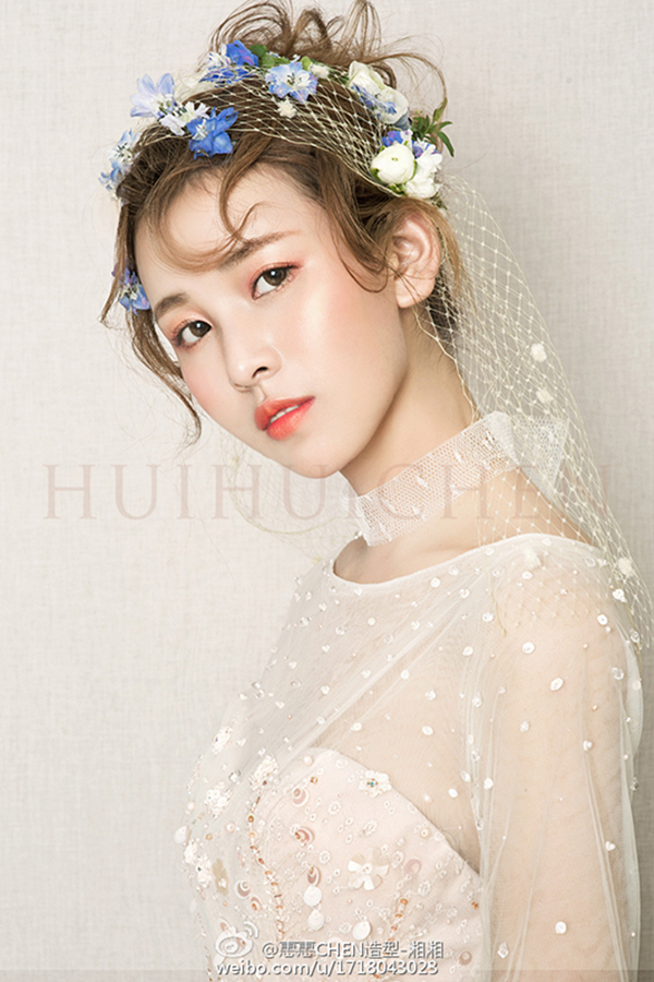 点击大图看下一张:甜美梦幻新娘妆