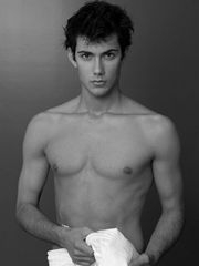 欧美男模Guillaume Varki黑白帅气写真
