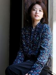 韩国演员千禹熙写真 印花衬衫搭阔腿裤干练利落