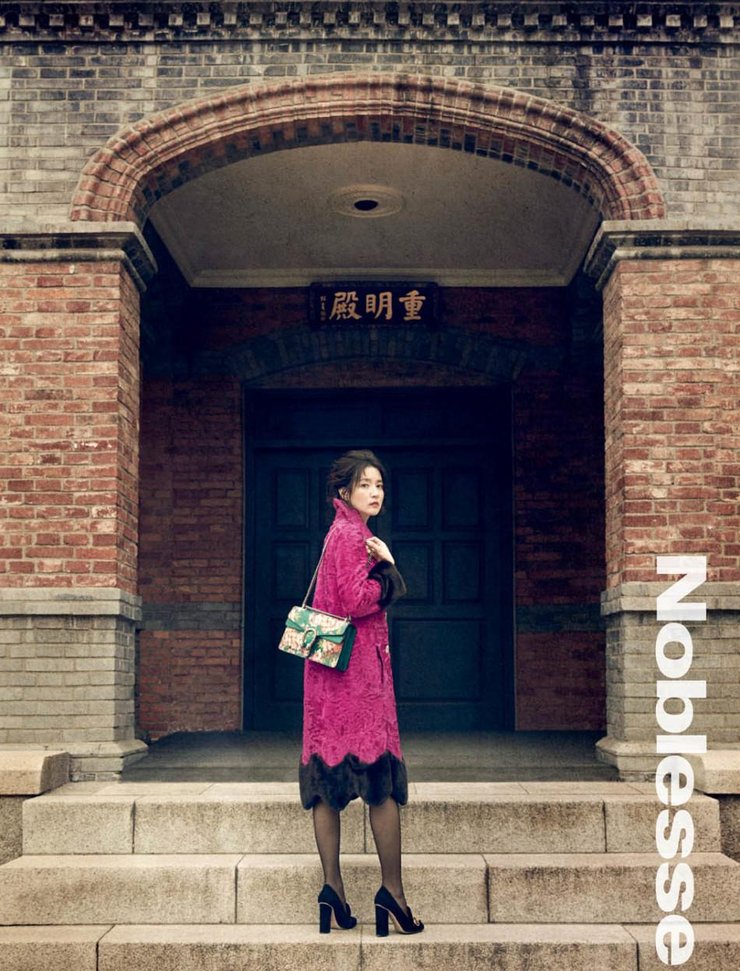 点击大图看下一张：44岁李英爱复古写真 美腿黑丝展成熟韵味