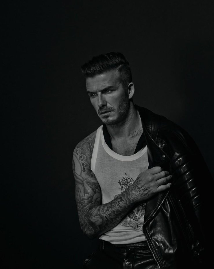 点击大图看下一张：贝克汉姆最新黑白大片 完美型男性感半裸