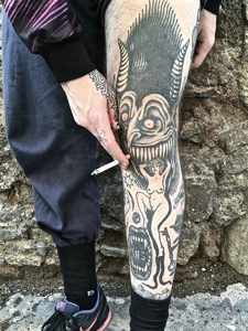 潮男腿部个性独特的黑灰纹身图案