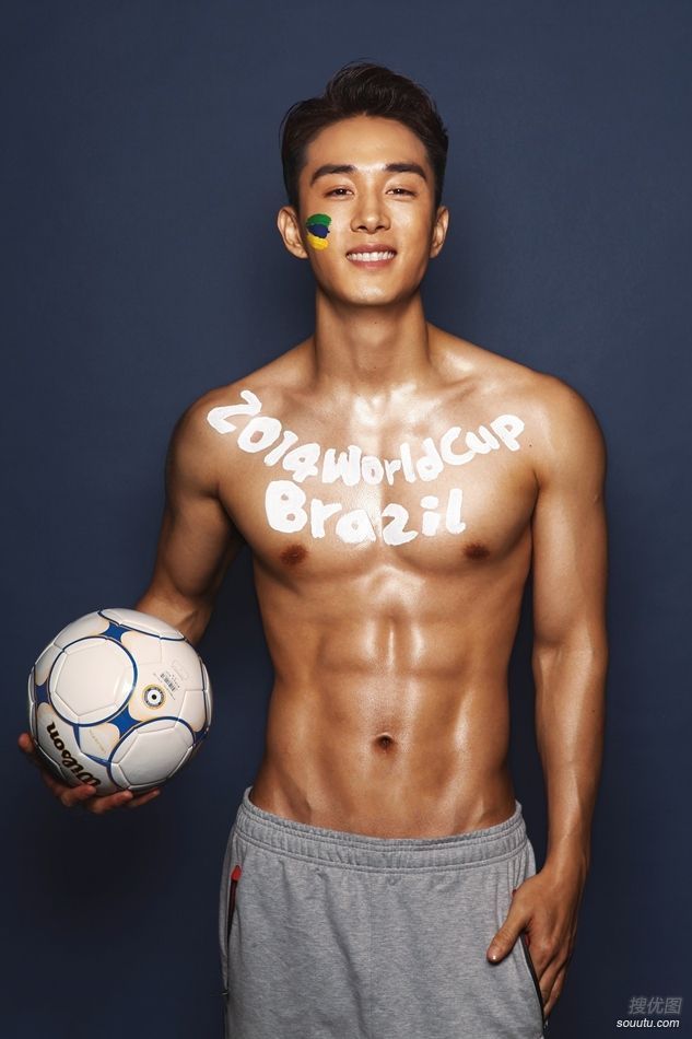 点击大图看下一张：型男李承铉帅气秀肌肉写真曝光