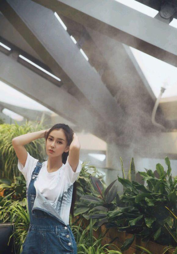 点击大图看下一张:青春气息扑面Angelababy清新出镜少女感十足