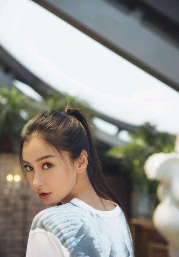 点击大图看下一张:青春气息扑面Angelababy清新出镜少女感十足