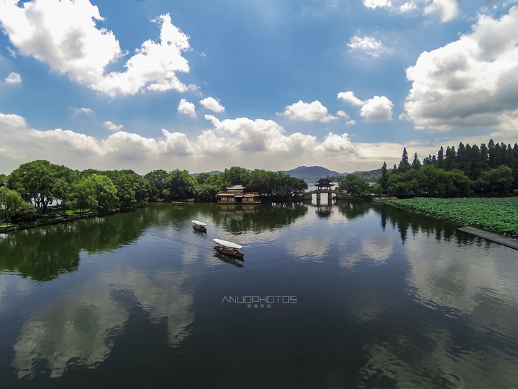 点击大图看下一张：夏日西湖