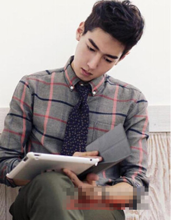 点击大图看下一张:潮男无刘海发型设计 初秋短发也时尚