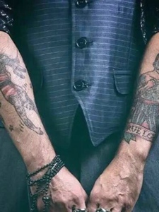 个性男士双手臂另类图腾纹身图案
