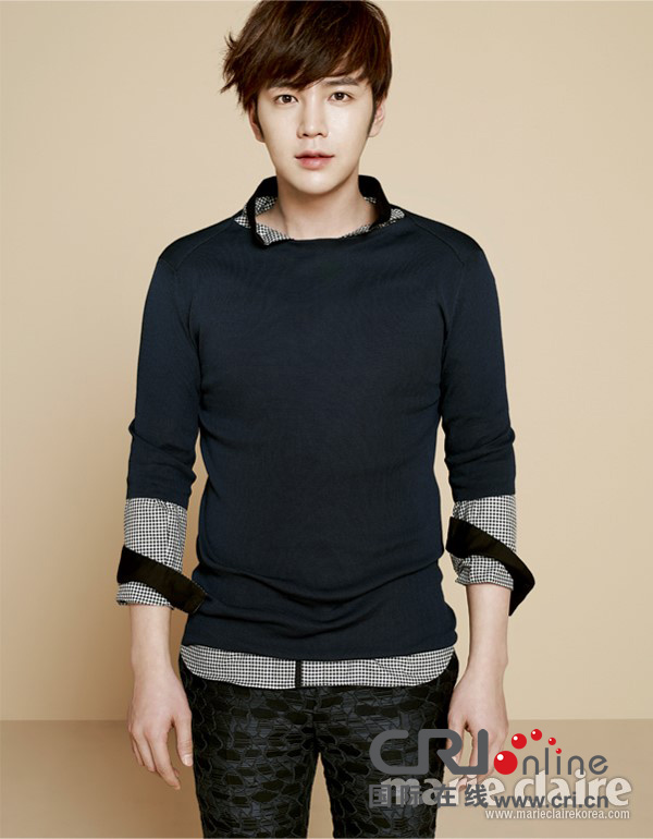 点击大图看下一张：韩国帅哥张根硕时尚写真尽显暖男风范