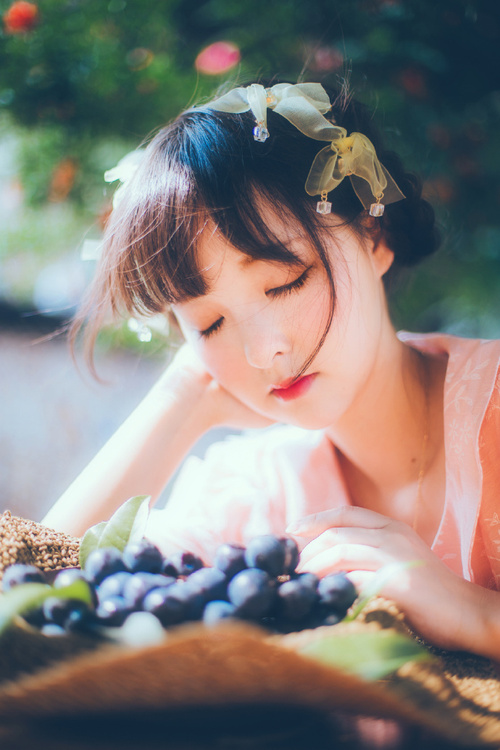 点击大图看下一张：Fruits果物少女画册