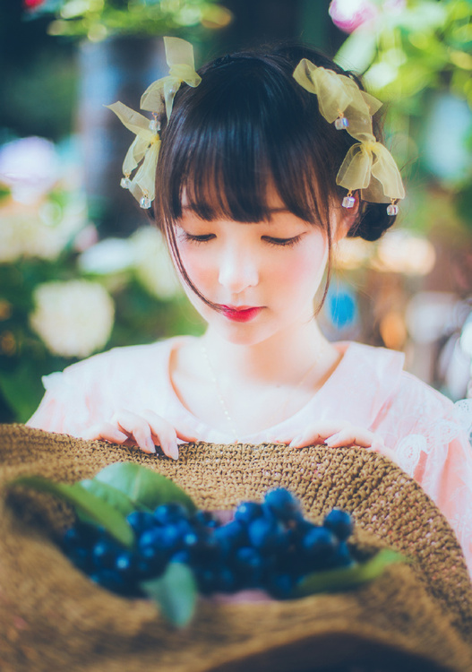 点击大图看下一张：Fruits果物少女画册