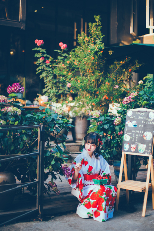 点击大图看下一张:Fruits果物少女画册