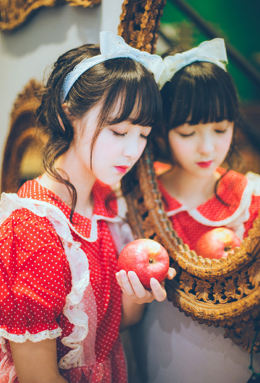 点击大图看下一张:Fruits果物少女画册