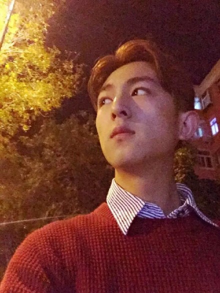 点击大图看下一张：95后男模王经纬中国石油大学校草