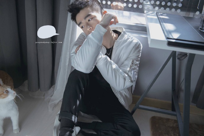 点击大图看下一张：G圈网络红人王经勇高清照片