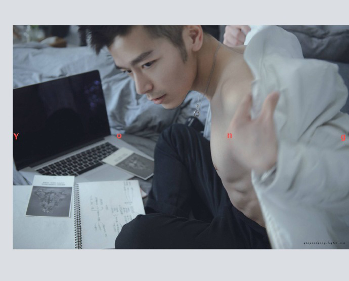 点击大图看下一张：G圈网络红人王经勇高清照片