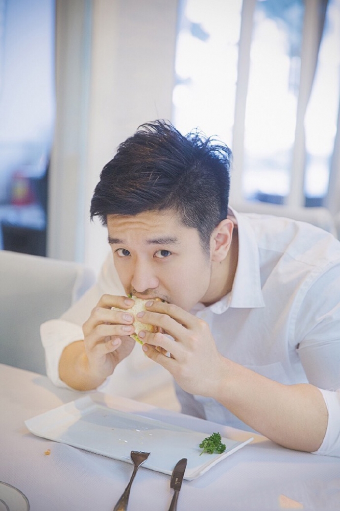 点击大图看下一张：健身教练邹杉生活照片