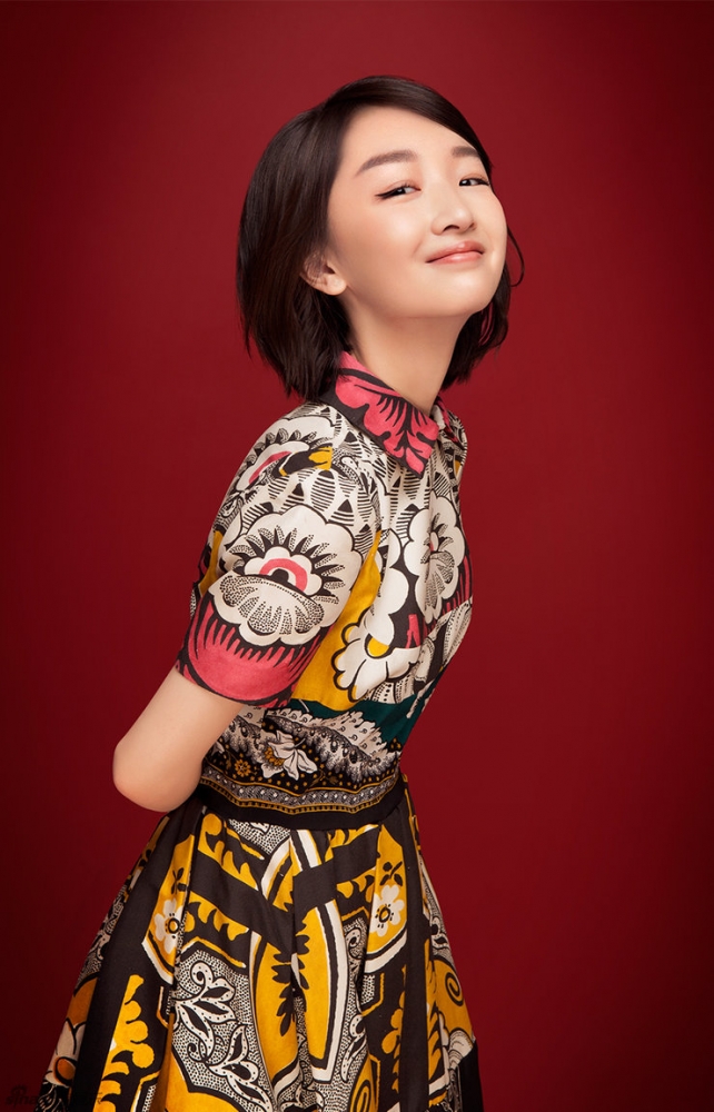 点击大图看下一张：周冬雨鬼马写真曝光 尽显青春俏皮