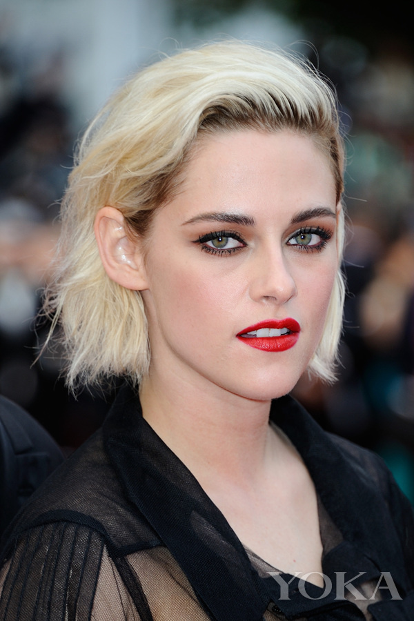 点击大图看下一张：戛纳红毯绝对女主角 就靠大背头分分钟撩妹