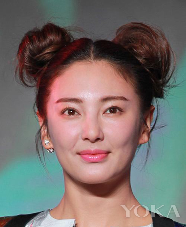 点击大图看下一张:丸子头都没有它可爱!所有明星都在扎绵羊耳发型