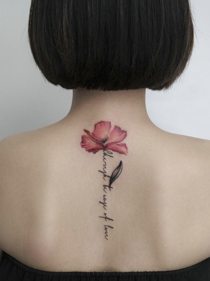 点击大图看下一张：一组优雅淡然的漂亮花朵纹身刺青