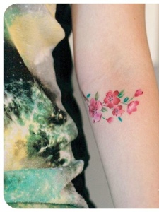 个性花朵纹身参考