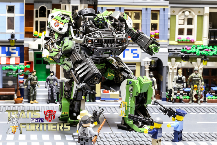 点击大图看下一张:TF电影救护车