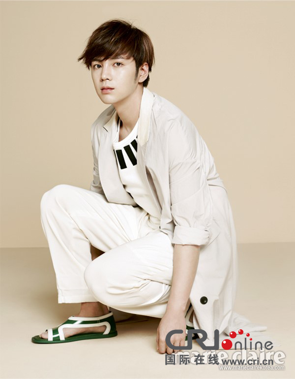点击大图看下一张：韩国帅哥张根硕时尚写真尽显暖男风范