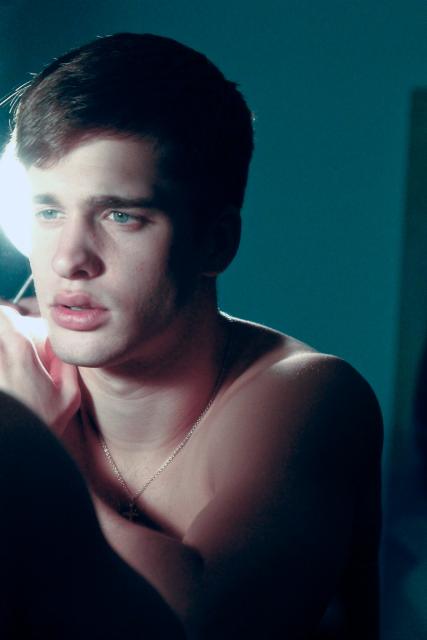 点击大图看下一张:欧美帅哥大秀健硕身材