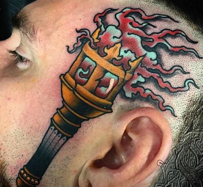 点击大图看下一张：个性男士头部经典火炬纹身图案