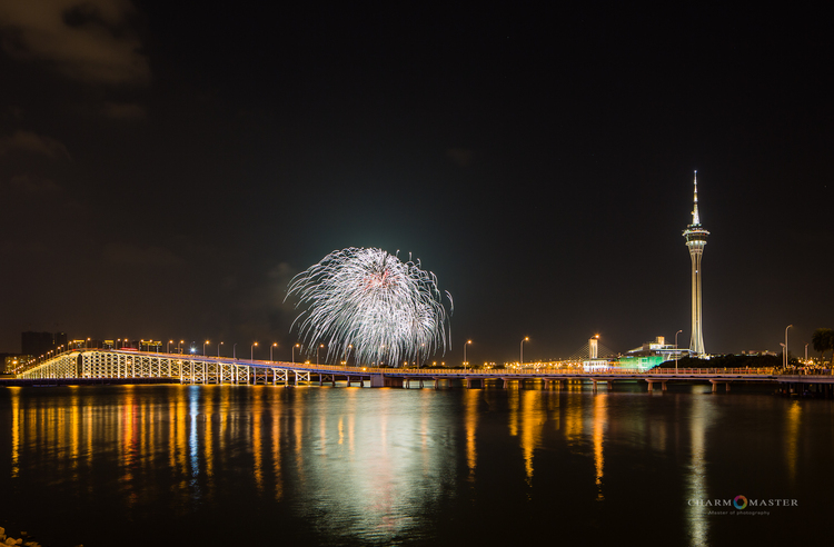 点击大图看下一张:澳门国际烟花汇演
