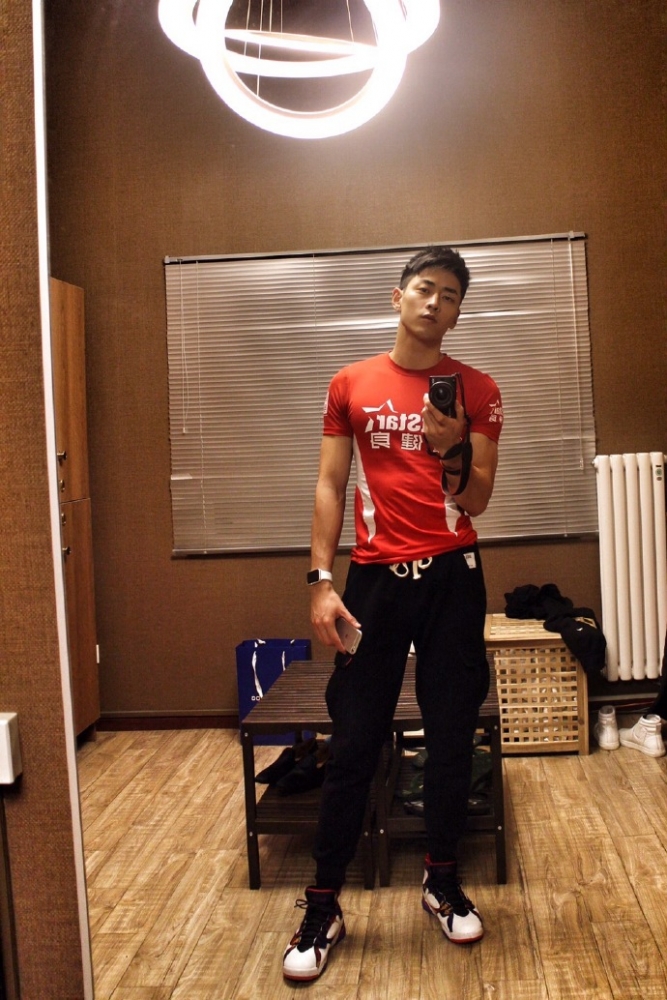 点击大图看下一张:小李易峰曹云航Allen