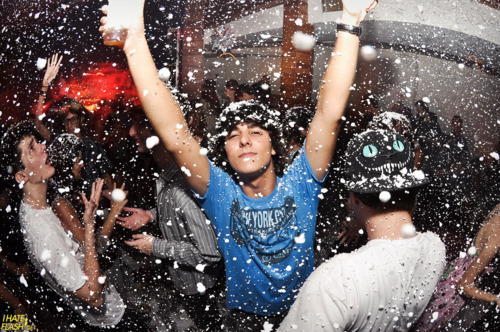 点击大图看下一张:躁夜狂欢非主流欧美帅哥素材