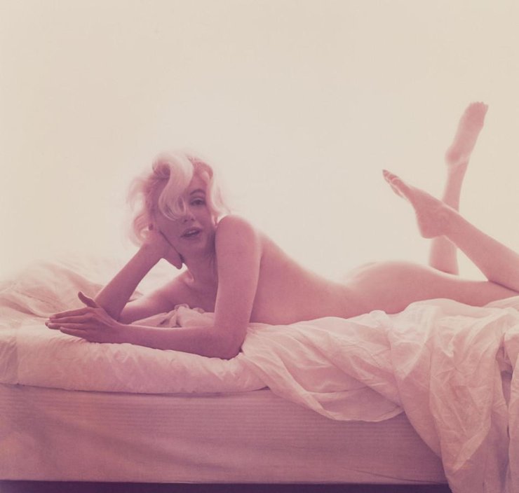 点击大图看下一张:玛丽莲梦露生前写真曝光 性感演绎梦幻女神