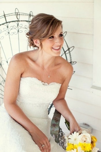 点击大图看下一张:华丽优雅的新娘发型完美登场惊艳四座