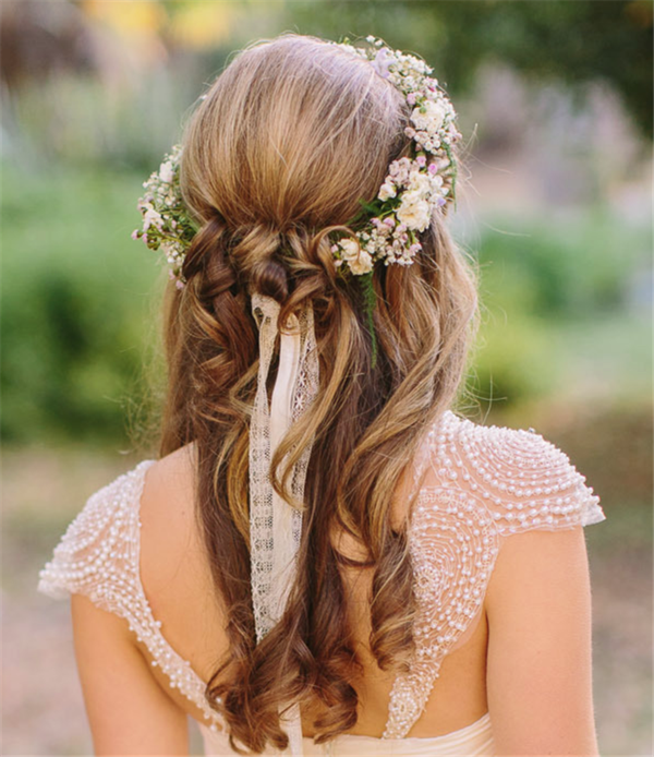 点击大图看下一张：最新新娘发型春天绽放更美丽