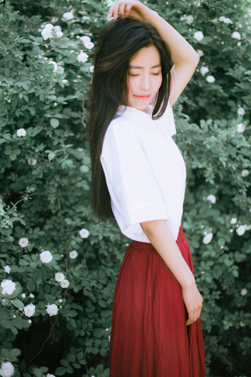 点击大图看下一张:岁月覆盖的花开,雕刻了旧时模样