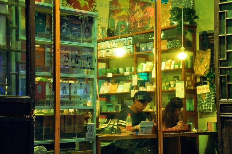 点击大图看下一张:西塘,最美姑娘