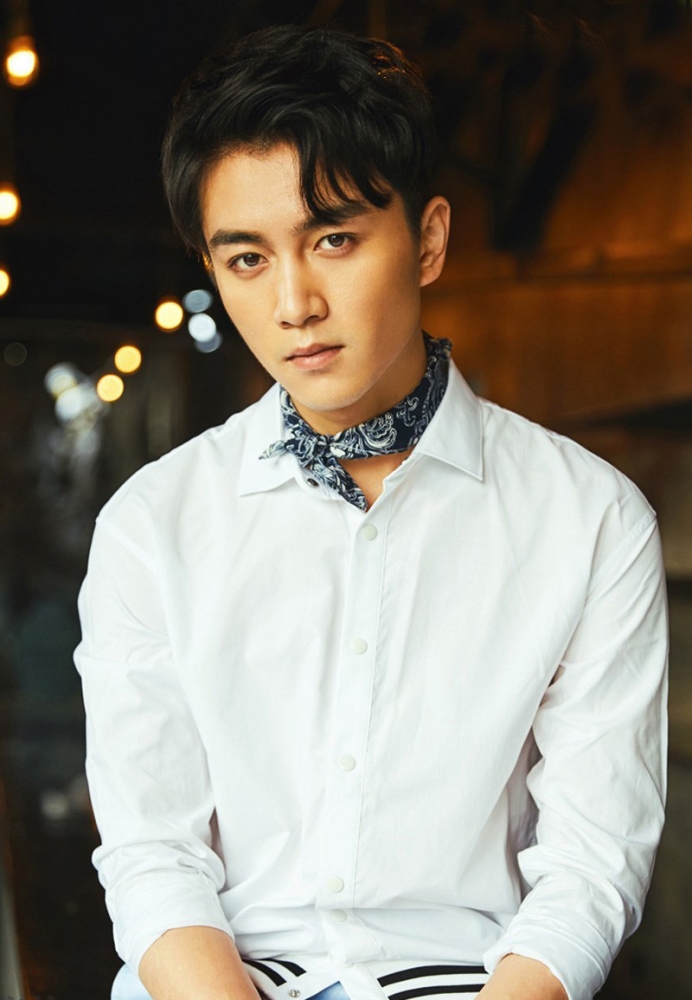 点击大图看下一张:陈晓初夏街拍复古Look时尚写真照片