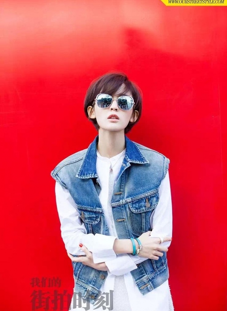点击大图看下一张:古力娜扎街拍曝光 简单时尚清新十足