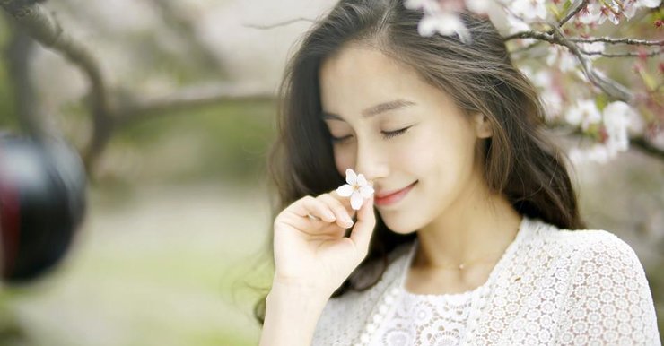 点击大图看下一张:花仙子!Angelababy樱花写真少女感爆棚