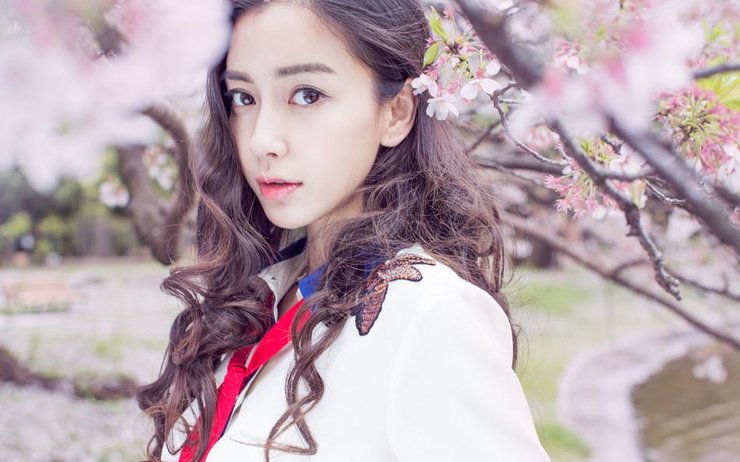 点击大图看下一张:花仙子!Angelababy樱花写真少女感爆棚