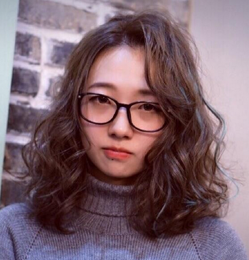 点击大图看下一张:个性款烫发发型图片欣赏