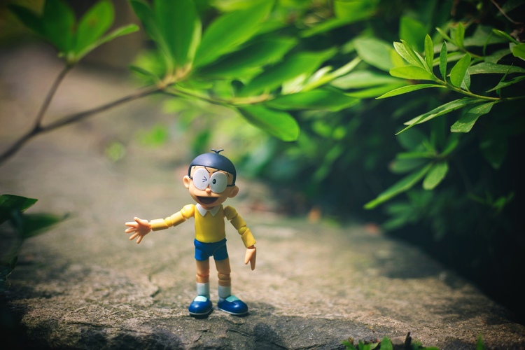 点击大图看下一张：机器猫与野比大雄