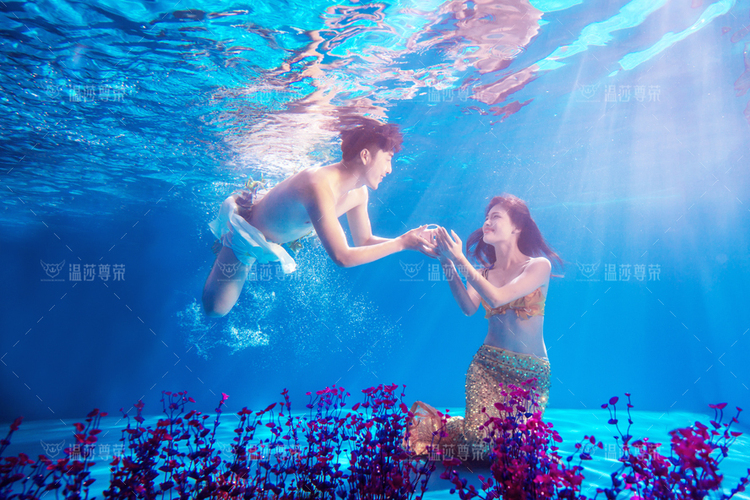 点击大图看下一张：蔚蓝水世界