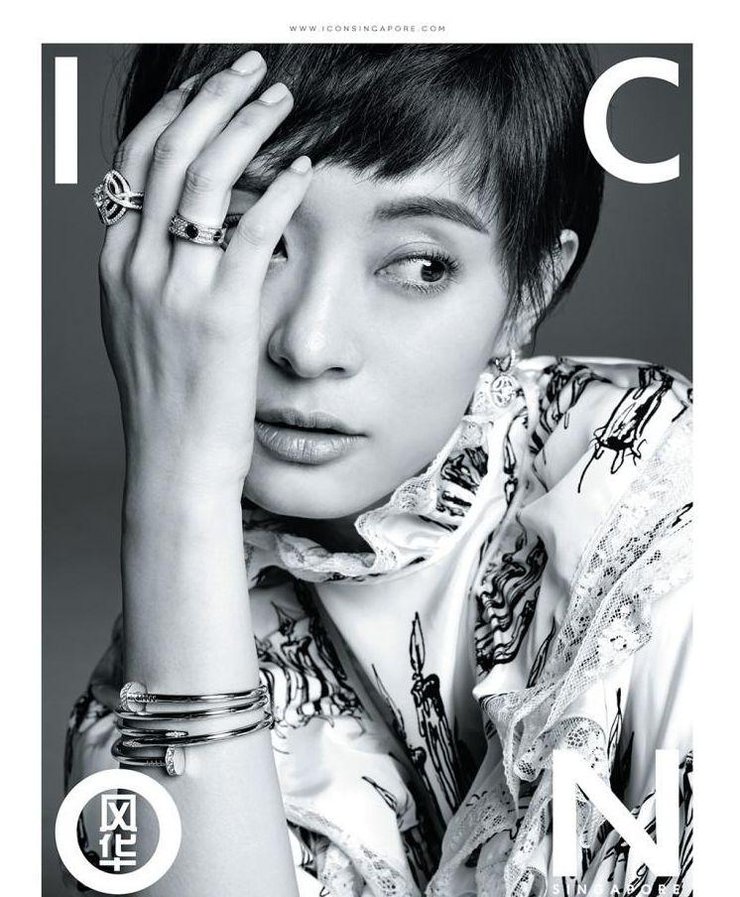 点击大图看下一张：孙俪登新加坡杂志封面 娘娘气场席卷狮城